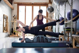 Baril ou spine-corrector - Cours Pilates à Genève - Studio Pilates de grande qualité - Le Pilates Loft Thônex